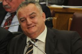 Pretučen poslanik Mehmet Zenka
