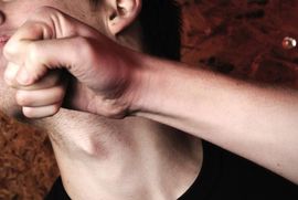 Udario policajca pesnicom prilikom legitimisanja