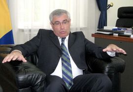  Poslanici čekaju Alkalajev raport