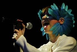 Bjork predstavila spot za pjesmu Crystalline (Video)