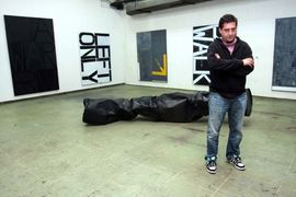 VIP auto-parking Slobodana Vidovića u crnoj i bijeloj nijansi