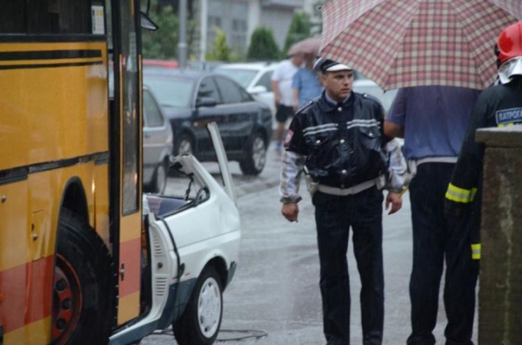 Sudar fieste s autobusom: Mrtvog vozača izvlačilo osam vatrogasaca
