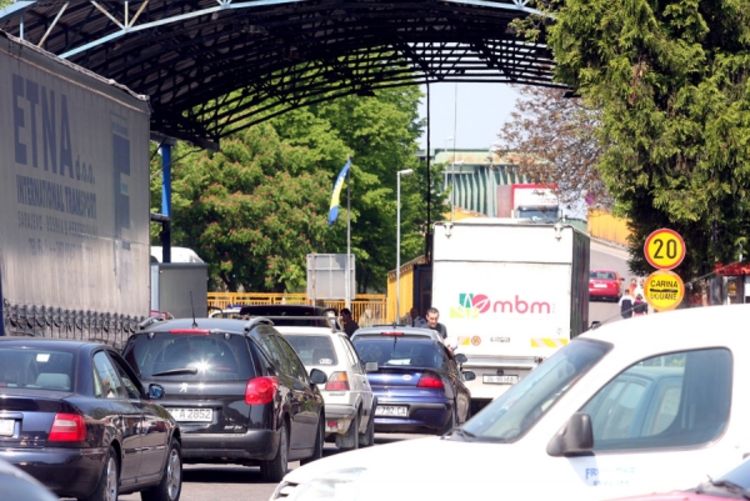 Ljetovanje u inostranstvu: Istraživali smo koja oprema je obavezna u autu