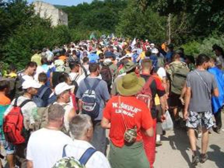 Krenula kolona Marša za Srebrenicu