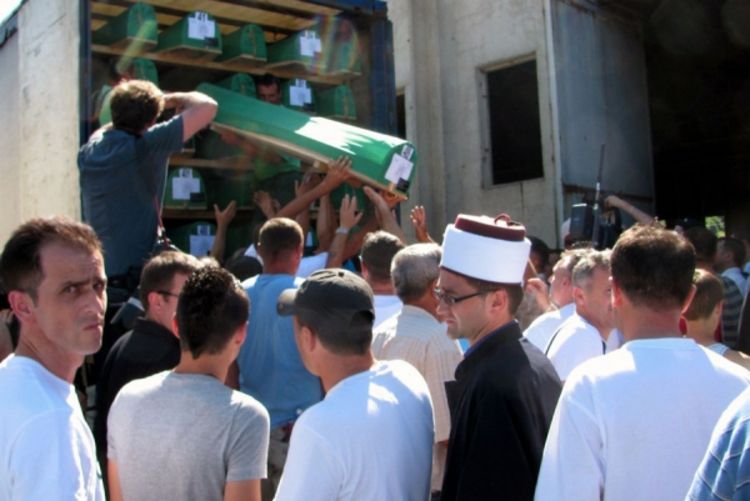Posmrtni ostaci dovezeni u Potočare