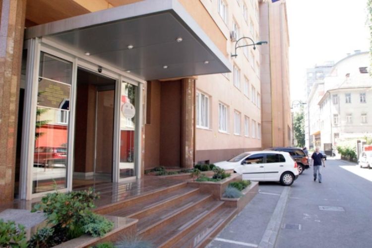 Nepropisno sebi uduplali plate