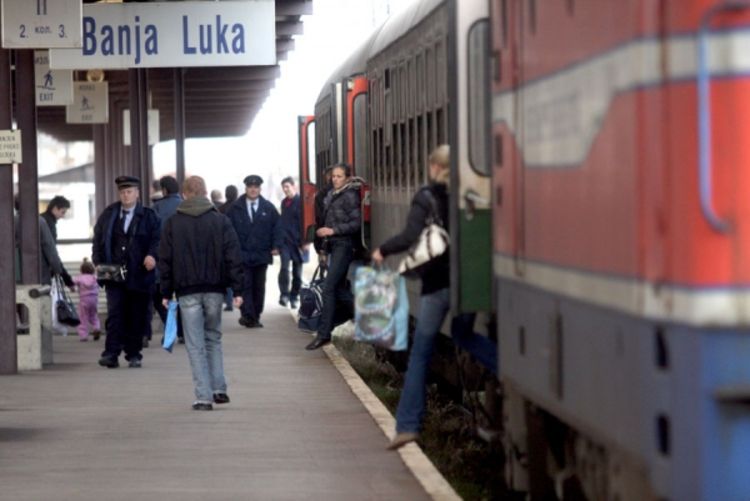 Metla za neposlušne direktore ŽRS
