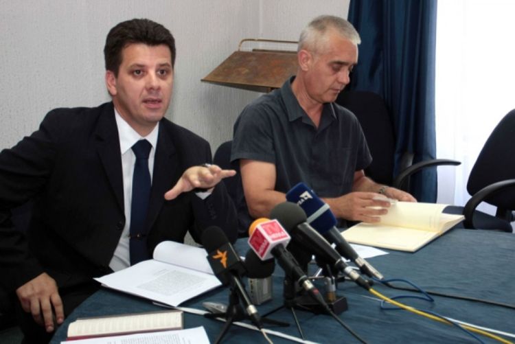 Policajce doveo svojoj kući, pa ih htio pobiti