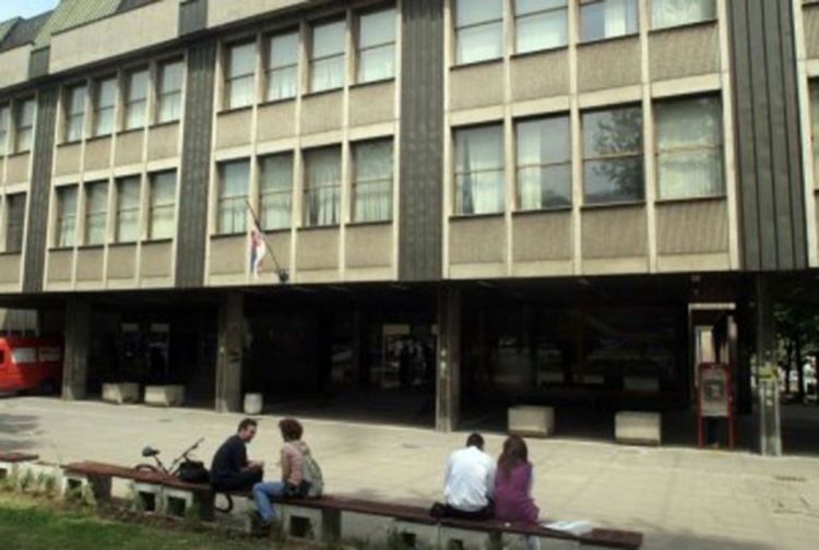 Profesor tjerao studente da kupe njegovu knjigu dva puta