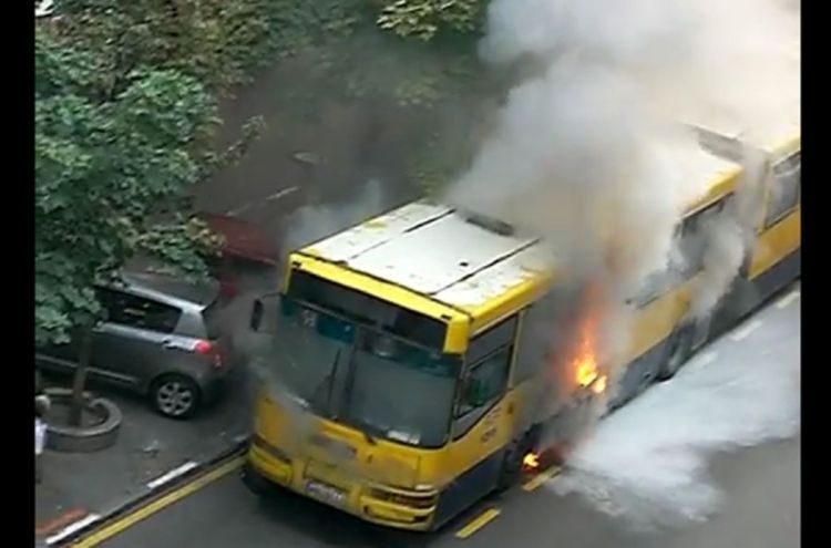 Izgorio autobus GSP u Sarajevskoj (Video)