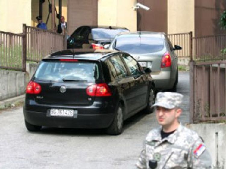 Goran Hadžić kreće u posjetu bolesnoj majci