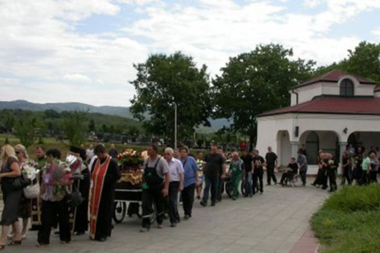 Sahranjeni otac, kćerka i unuk koji su poginuli u Grčkoj
