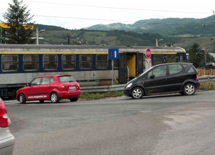 Zapalio se voz, putnici pobjegli