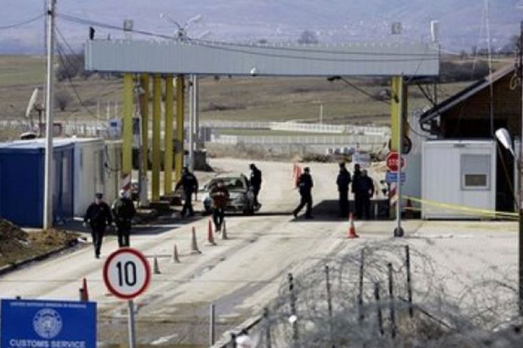Dramatično na sjeveru Kosova, Srbi tijelima štite prelaze (Video)