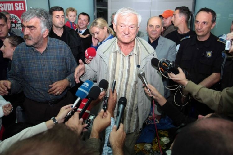 Divjak stigao u BiH: U Banjaluci razočarenje, u Sarajevu slavlje (Foto)