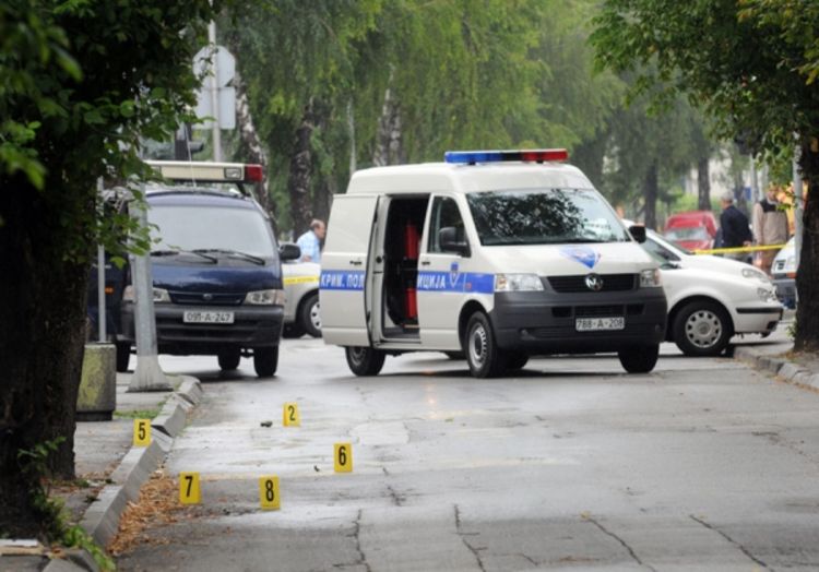 Pritvor zbog bacanja bombi na policajce
