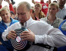 Putin ponovo izbjegao odgovor o kandidaturi za šefa države