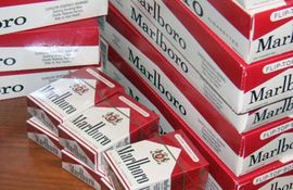 Krao cigarete u kiosku