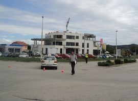 Razbio policijski golf, pa se isjekao