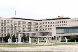 Pripadnik MUP-a skočio sa četvrtog sprata Palate Srbije