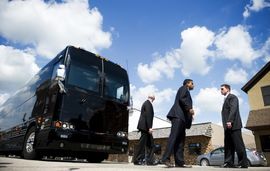 Obama na turneji u novom autobusu (Foto)