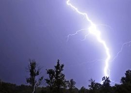 SAD: Povređno osmoro ljudi u udaru munje