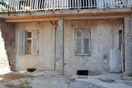 Pula: Sina 10 godina držala u lancima