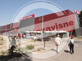 Neuspjela pljačka u banjalučkom Merkatoru: Automobilom upali u banku ...