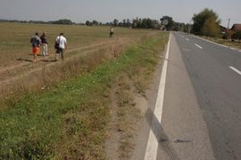 Sletjeli s puta i završili u njivi