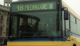 Navijači sa hirurškim maskama divljali u autobusu GSP