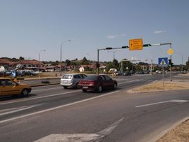 Jureći audijem kroz crveno izazvao nesreću