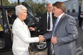 Konobarica zalila Kosorovu mineralnom vodom