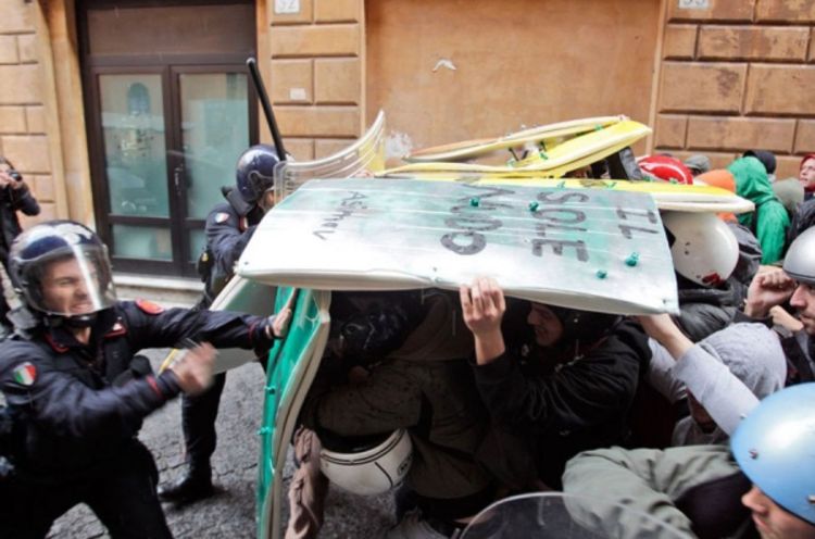 Najmanje 35 ljudi povrijeđeno u sukobu policije i imigranata