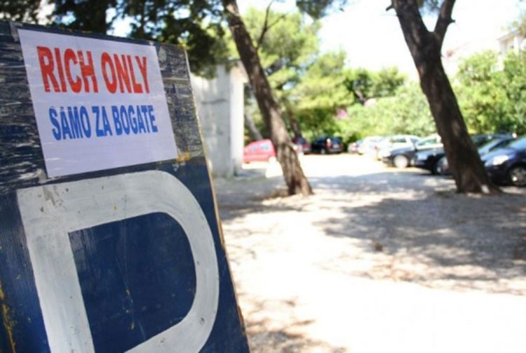 Kod Makarske otvorili parkiralište samo za bogate (Foto)