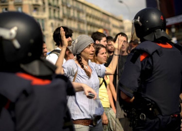 U sukobima demonstranata i španske policije najmanje 20 povrijeđenih