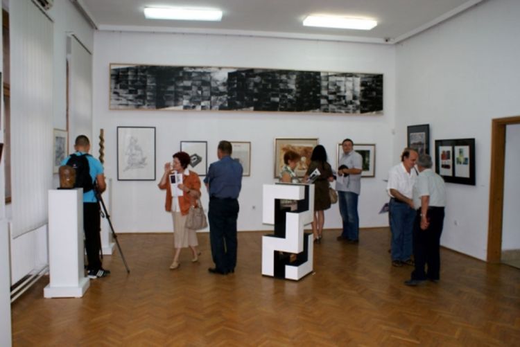 Izložene slike članova Udruženja likovnih umjetnika