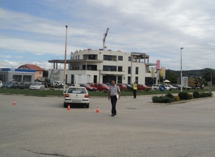 Razbio policijski golf, pa se isjekao