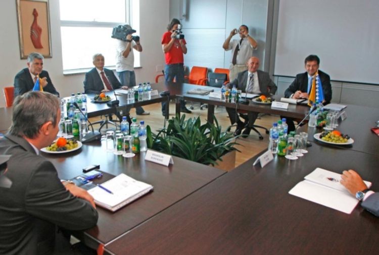 Analitičari: Međunarodna zajednica sabotira domaće lidere