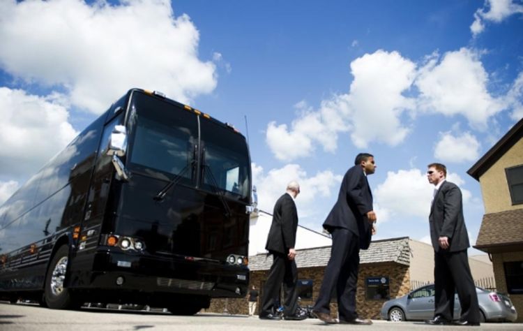 Obama na turneji u novom autobusu (Foto)