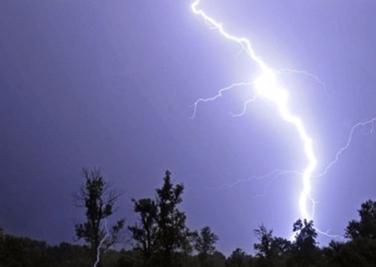 SAD: Povređno osmoro ljudi u udaru munje