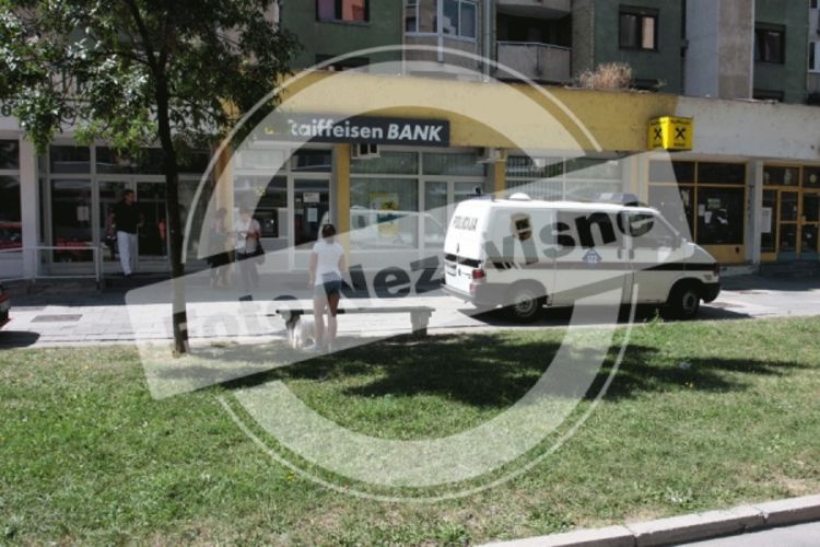 Opljačkana poslovnica Rajfajzen banke (Foto)