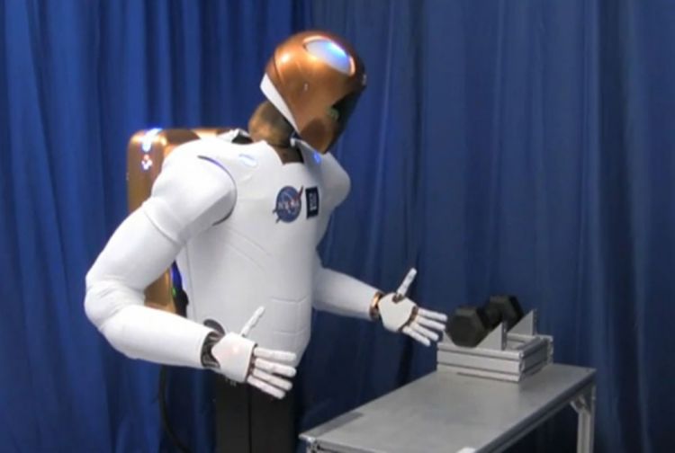 Robonaut tvitovao iz svemira (Video)