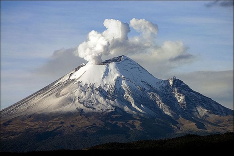 Popokatepetl izbacuje pepeo