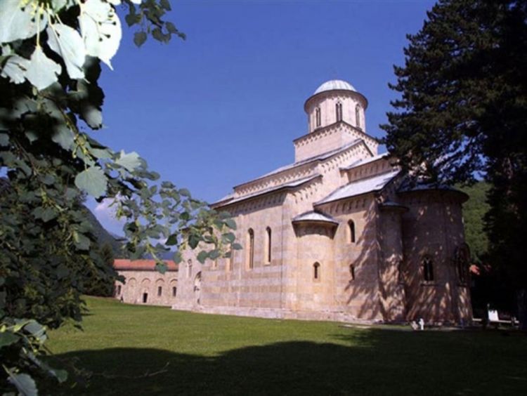 Vikiliks: Amerikanci planirali otimanje srpskih manastira