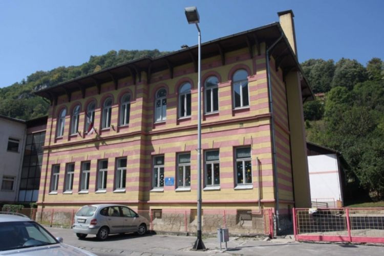 Povučena odluka o promjeni statusa 11 škola u RS