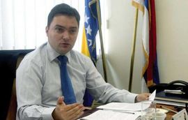 Košarac: Mladi iz Kalesije napali me na TV Pink jer sam digao tri prsta