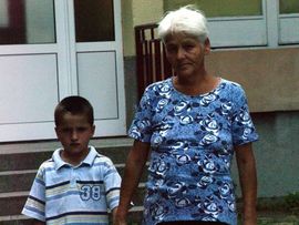 Othranila dječaka kojeg je ostavila nepoznata žena, sad oboje gladuju