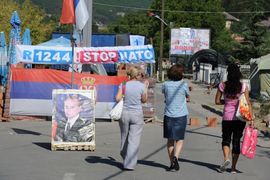 Srbi prenoćili na barikadama