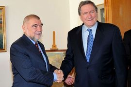 Vikiliks otkriva kako je Mesić gunđao Holbruku: Dodik s Lajčakom ...