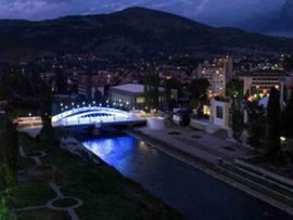 Srbi blokirali most u Kosovskoj Mitrovici